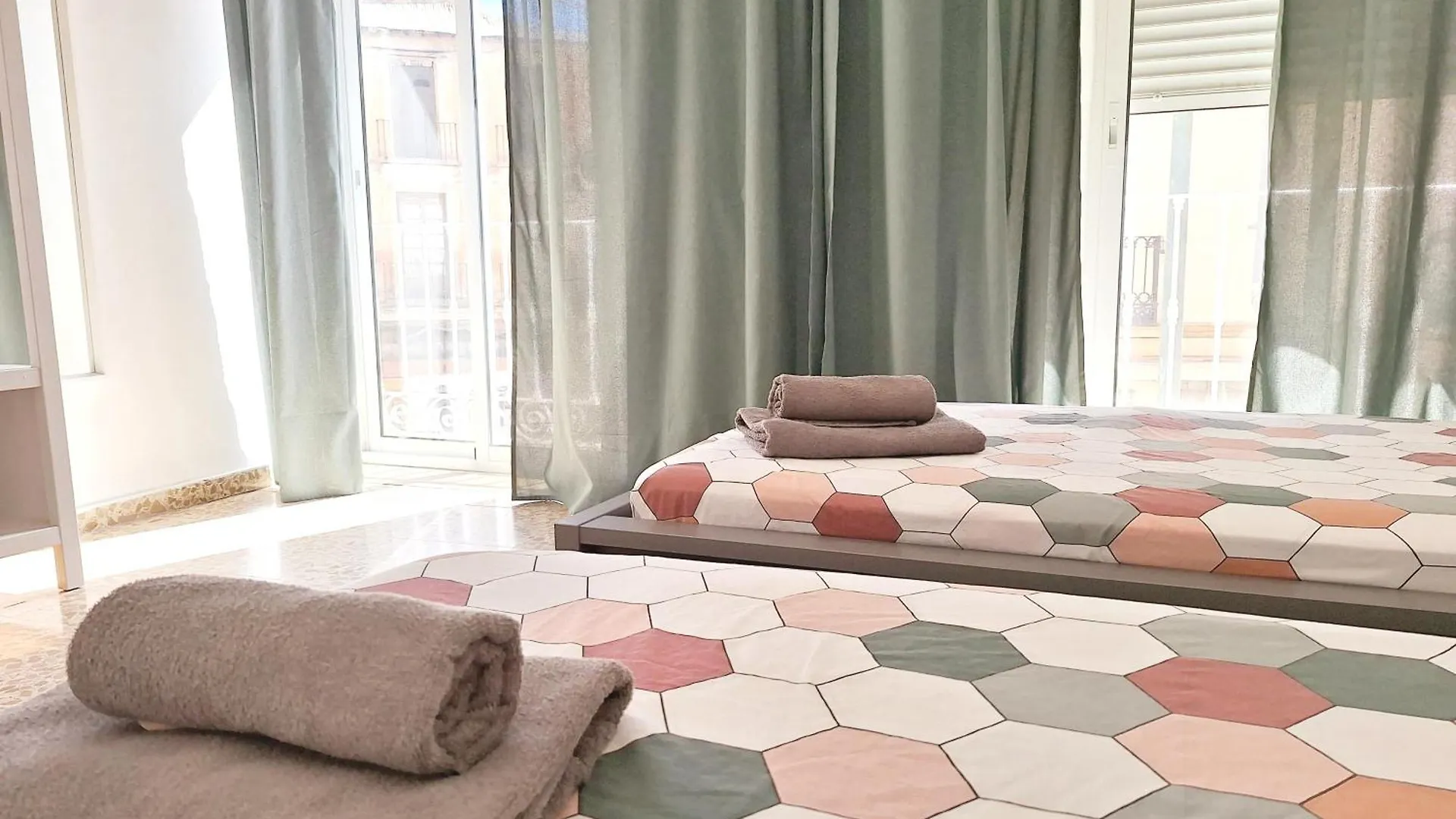 Sunny Malaga Centre Flats, 2 Options, With Balcony Or Terrace Apartment
